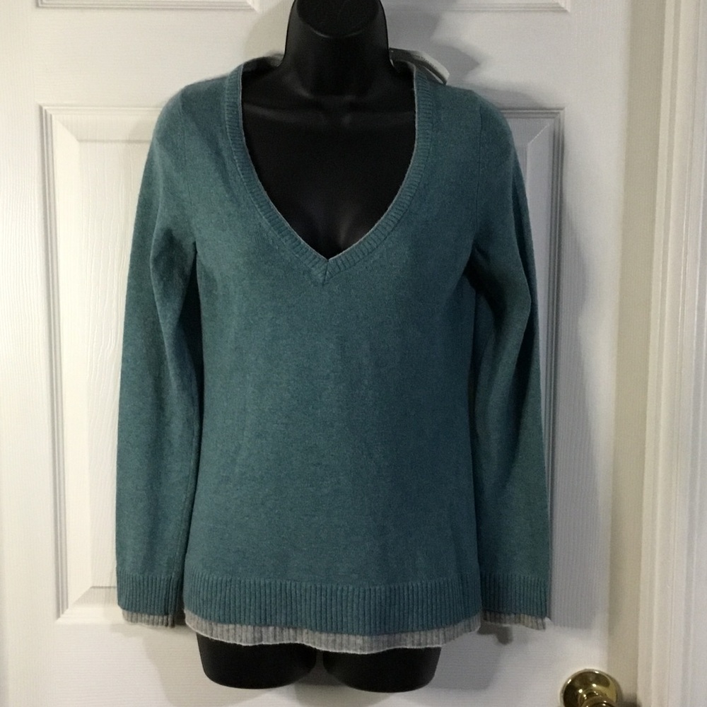 Banana Republic teal V-neck sweater, size S, NWT.